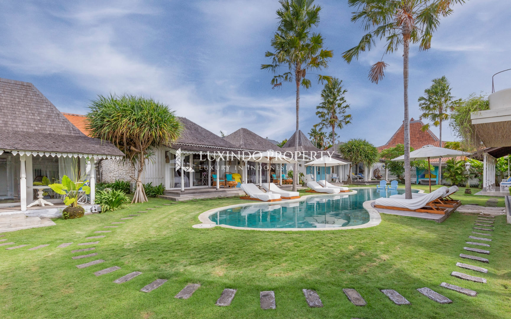 UMALAS – SPACIOUS 9-BEDROOM VILLA WITH CITY CENTER CONVENIENT IN UMALAS (LHV729)